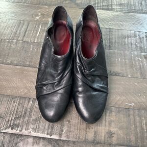 Abeo BIO Black Leather Heeled Booties Pumps Size 9.5N